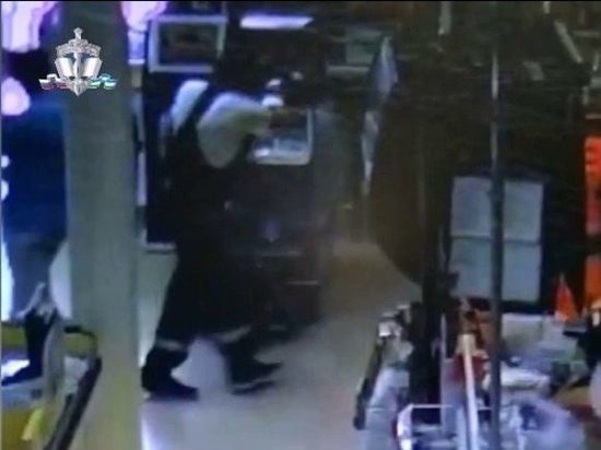 В Уфе разыскивают дерзкого вора, похитившего набитый деньгами банкомат