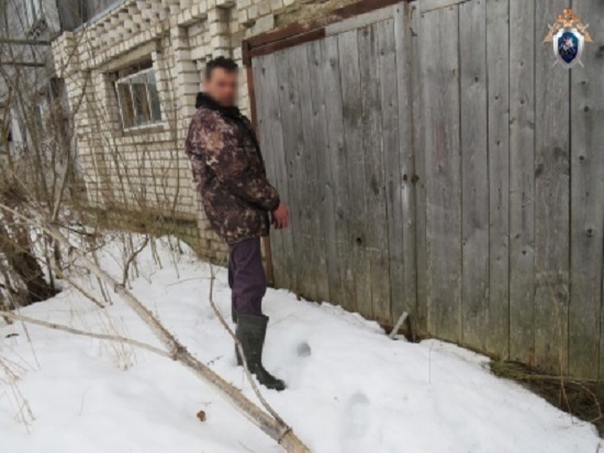 Житель Арбажского района чуть не зарезал 16-летнюю девушку