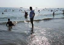 Приехавшие в Сочи туристы перестали помещаться на пляжах