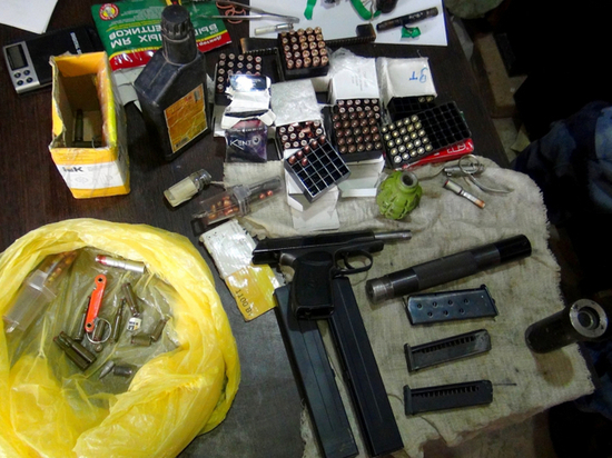 Астраханец устроил дома склад незаконного самодельного оружия
