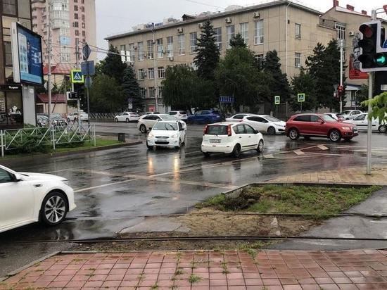 В ожидании дождей на дороги Краснодара вышла водооткачивающая техника