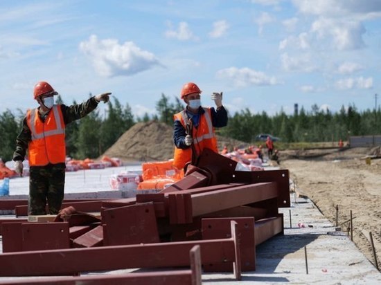 В Салехарде и Новом Уренгое за работниками на стройке госпиталей проследят камеры