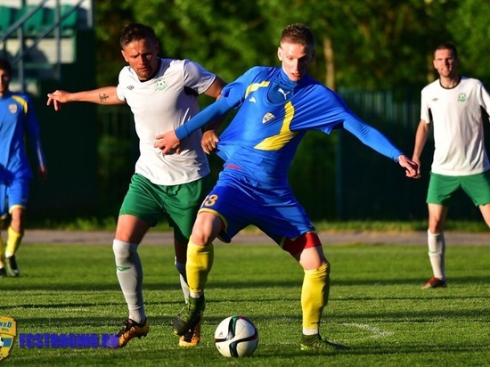 23-летний полузащитник подписал со ставропольской командой первый профессиональный контракт