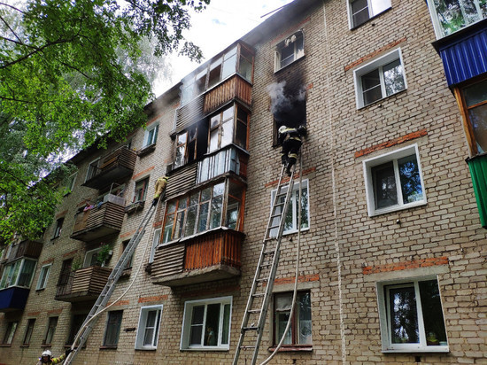 В Кирово-Чепецке девять человек спасли из горевшего дома