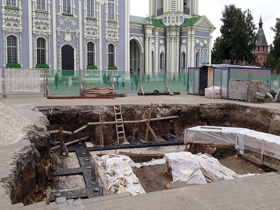 "Археологическое окно" в Туле никак не "застеклят"