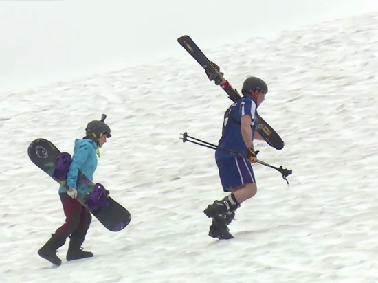 На Ямале любители горных лыж открыли «летний сезон»