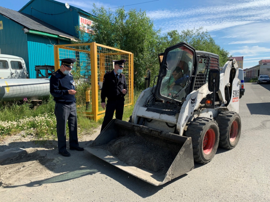 В Салехарде полицейские проверили тракторы