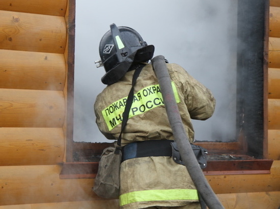 Камчатcкие добровольцы помогли пожарным потушить дом