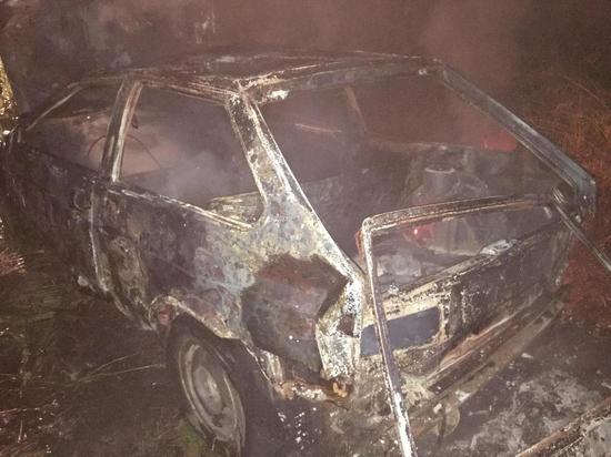 В Беловском районе вспыхнул и сгорел автомобиль, слетевший в кювет