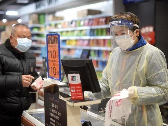 Чаще всего жители Хакасии заражаются коронавирусом дома и в магазинах