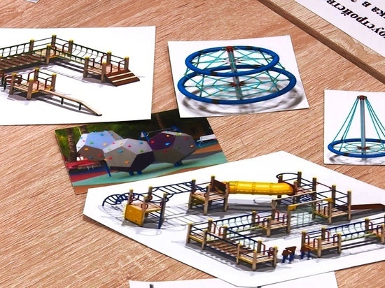 Качели и турники: в Уренгое идет строительство современной детской площадки