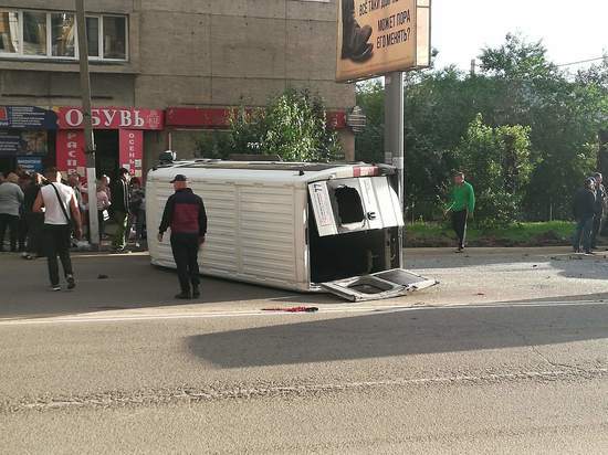 Маршрутка перевернулось в центре Читы, есть пострадавшие