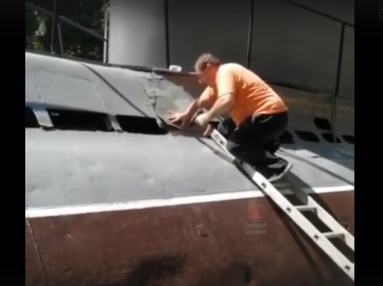 В Краснодаре на подводной лодке парка 30-летия Победы устранили следы вандализма