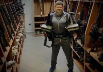 Кадыров ответил США на санкции фотографией с автоматами