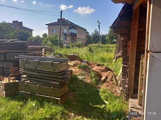 В Вязьме ребенок провалился в открытый коллектор