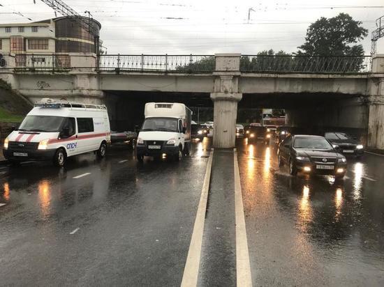 На дороги Краснодара обрушился залповый ливень