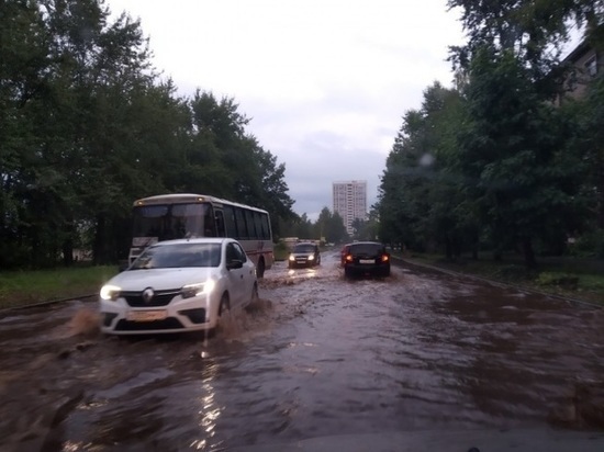Улицы Кирова поглотила вода