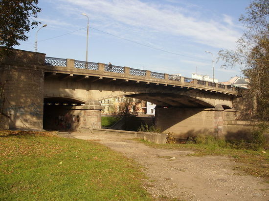 Троицкий мост перекроют на день в связи с реконструкцией Леона Поземского
