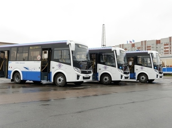 В Новый Уренгой пригнали 3 новых утепленных автобуса