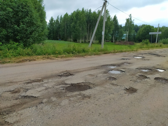 Сельчан возмутил перенос ремонта "убитой" дороги на Пасегово