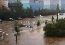 На город Нижние Серьги в Свердловской области обрушился сильный ливень