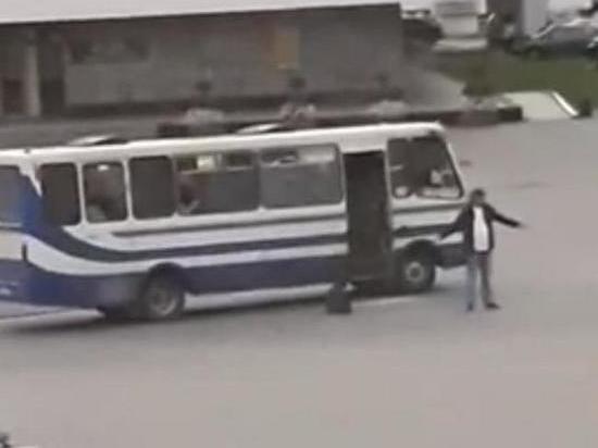 Луцкий террорист больше минуты ждал задержания возле автобуса