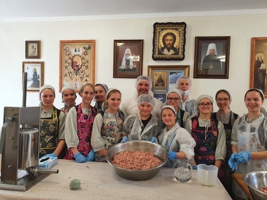 Специалисты Заволжского мясокомбината провели мастер-класс по изготовлению колбас