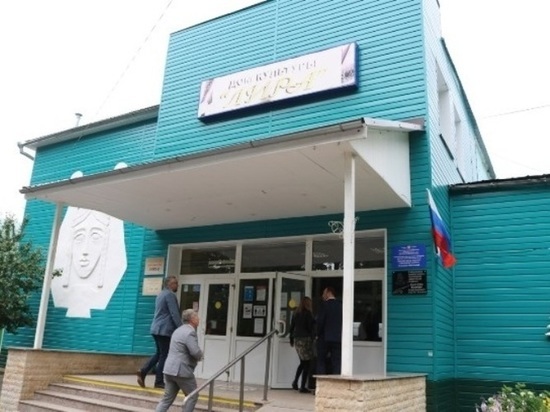 С фасада Дома культуры в Серпухове похитили флаг