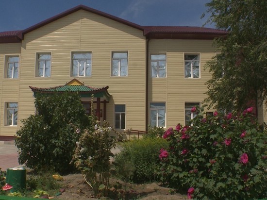 В калмыцком районе отремонтировали одну из старейших сельских школ