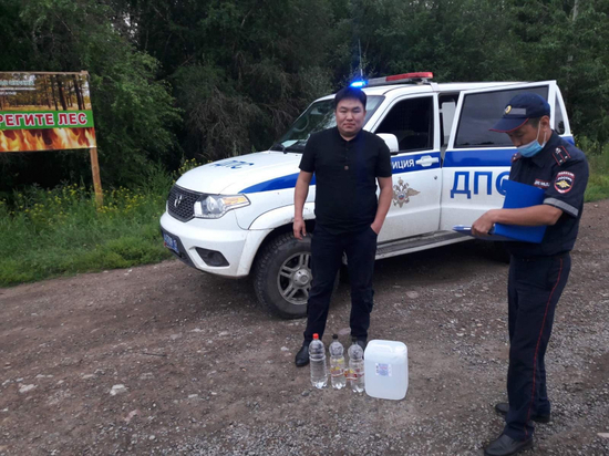 В Туве двух водителей задержали при  незаконной перевозке алкоголя
