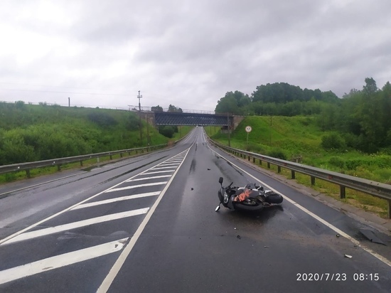 Мотоциклист погиб при обгоне на трассе в Тверской области