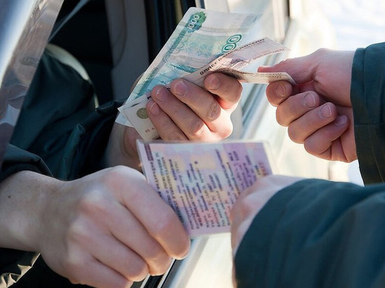 В Тверской области водитель без прав попытался откупиться от полицейского