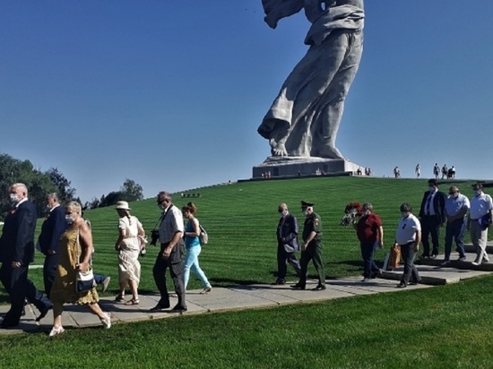 В Волгограде открыли стелу в память адыгейцев, защищавших Сталинград