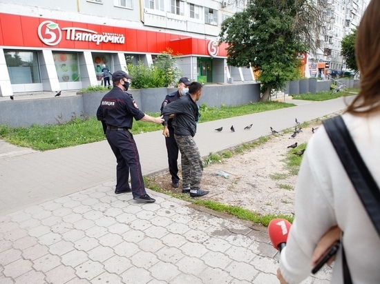 В Туле владелец палатки в присутствии СМИ хотел себя сжечь