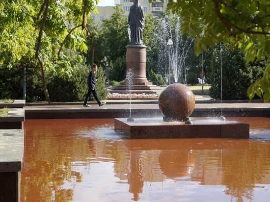 В Пскове возле Рижской гостиницы открылся фонтан