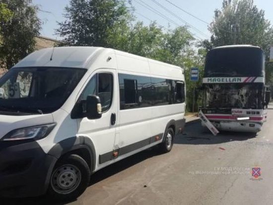 Автобус из Дагестана попал в ДТП в Волгограде
