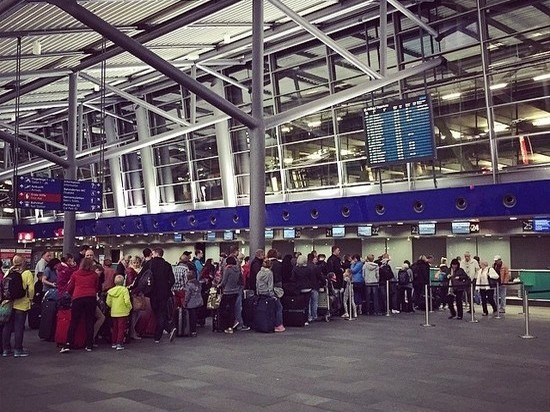 Германия: жители Галле смогут сделать тесты в аэропорту Лейпциг-Галле