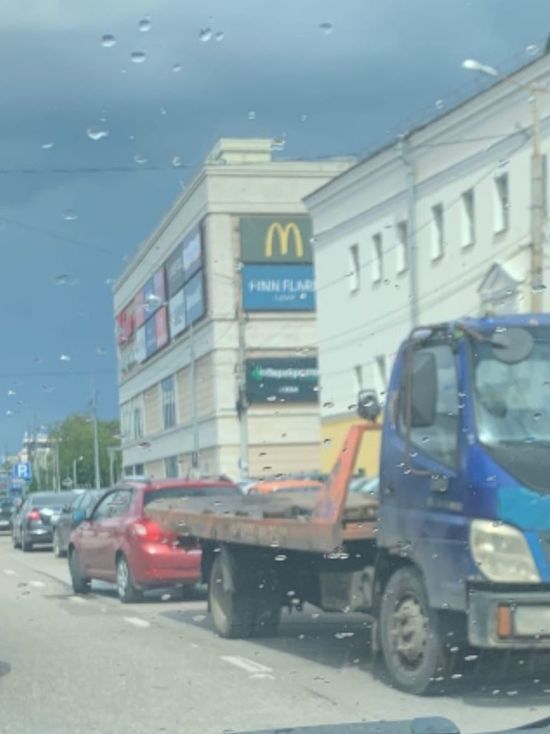 В Ярославле от АУРЫ начали эвакуировать машины на штрафстоянку