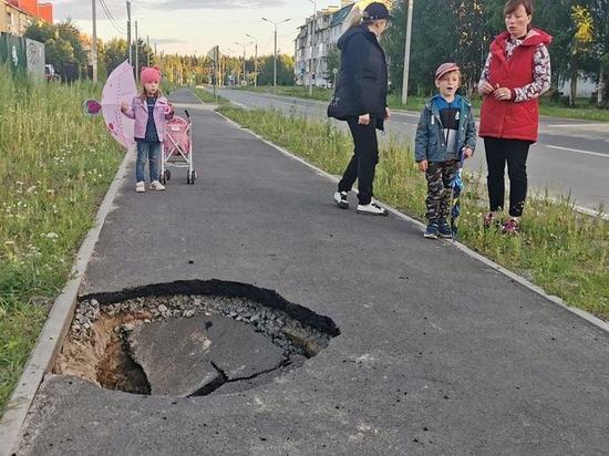 В Ярославле появились провалы на улице, отремонтированной год назад