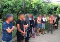 Житель Херсонской области Украины незаконно удерживал 13 работников и заставлял их работать по 15 часов в день