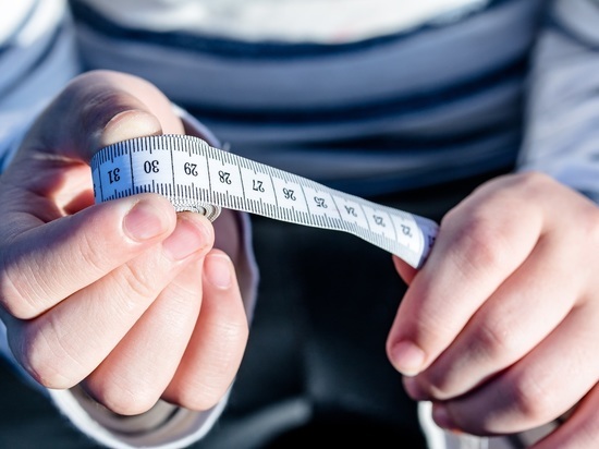 Диетолог назвал простой способ определить у себя ожирение