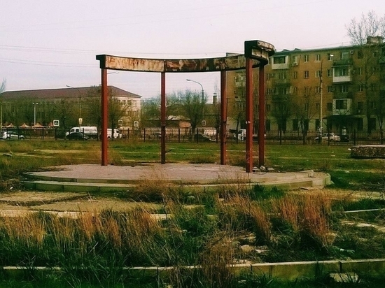 В Астрахани готовятся работы по благоустройству парка у клуба ГРЭС, долгие годы находившегося в запустении