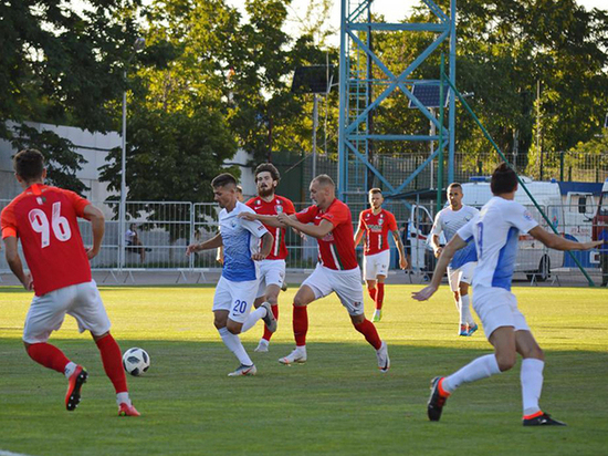 Футбол 25 июля: "Крымтеплица" - "Севастополь" и еще три матча 21-го тура