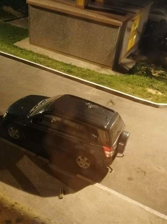 В Алтуховке в Смоленске ночью хулиганы забросали яйцами автомобили