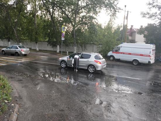 В Рязани женщина на велосипеде врезалась в иномарку