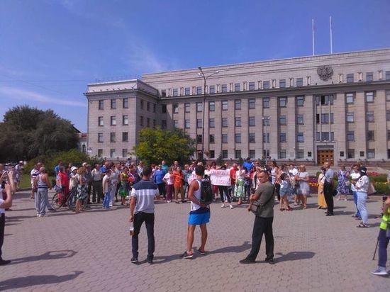 На акцию в поддержку жителей Хабаровска в Иркутске вышло более 50 человек