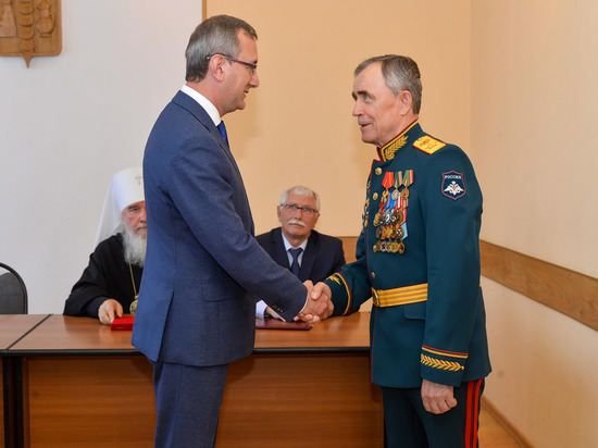 Шапша вручил медаль "За особые заслуги перед Калужской областью" ветерану Афгана