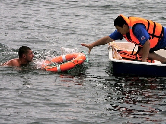 Двух тонувших в Оке калужан вытащили спасатели