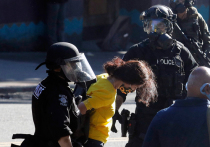 С американском Сиэтле снова бунт, который пытаются усмирить с четверга, хотя полиция еще 2 июля ликвидировала так называемую «Автономную зону Капитолийского холма»