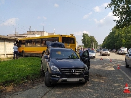 Пьяный водитель автобуса стал виновником ДТП в Ижевске